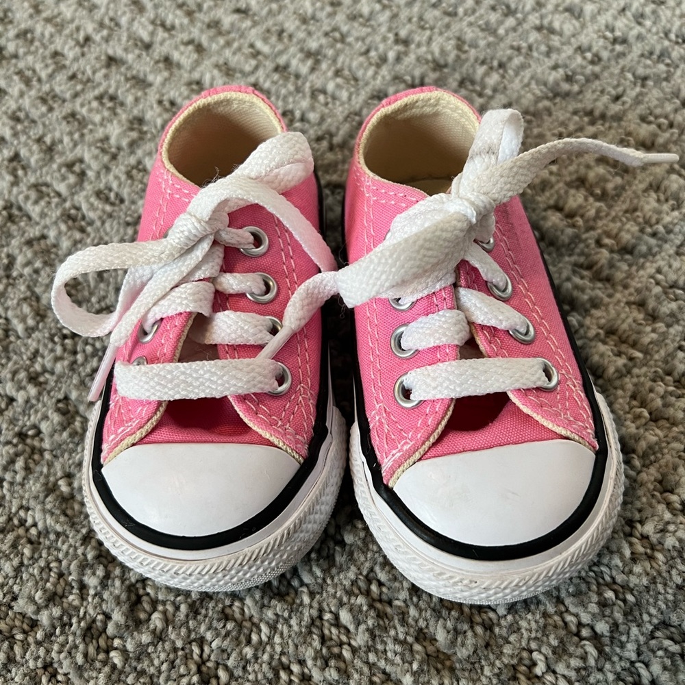 Converse Toddler Pink Chuck Taylors - Size 3 EUC